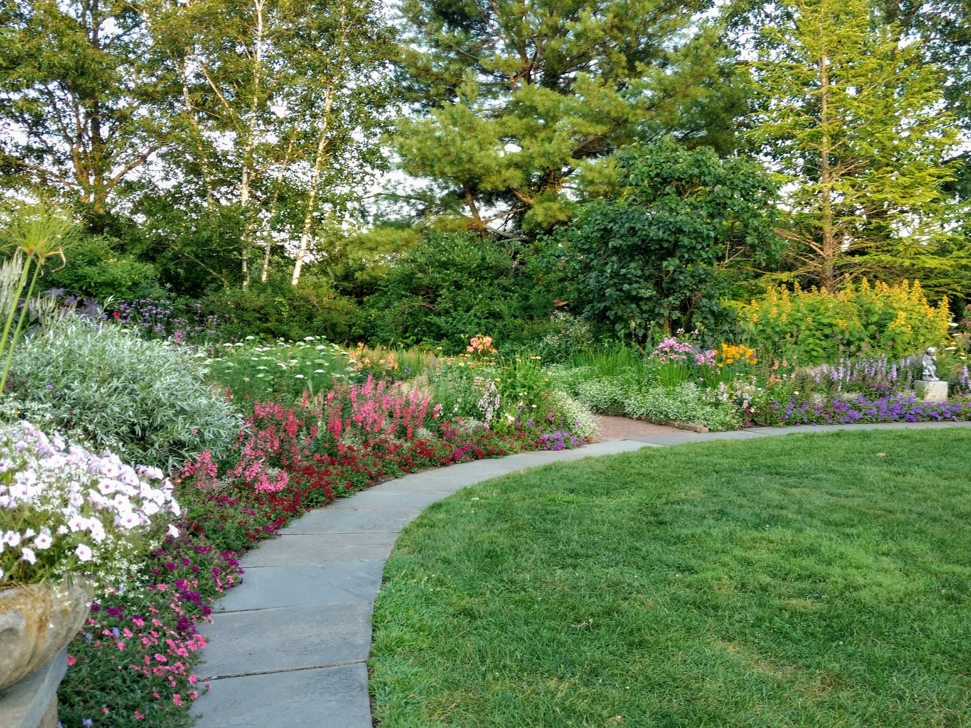 Благоустройство участка частного дома в Орске и Оренбургской области